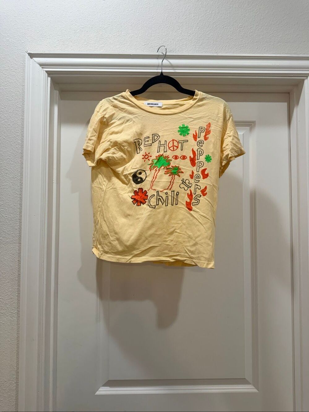 Daydreamer LA Red Hot Chili Peppers Yellow Graphic Band T-Shirt Size S Small